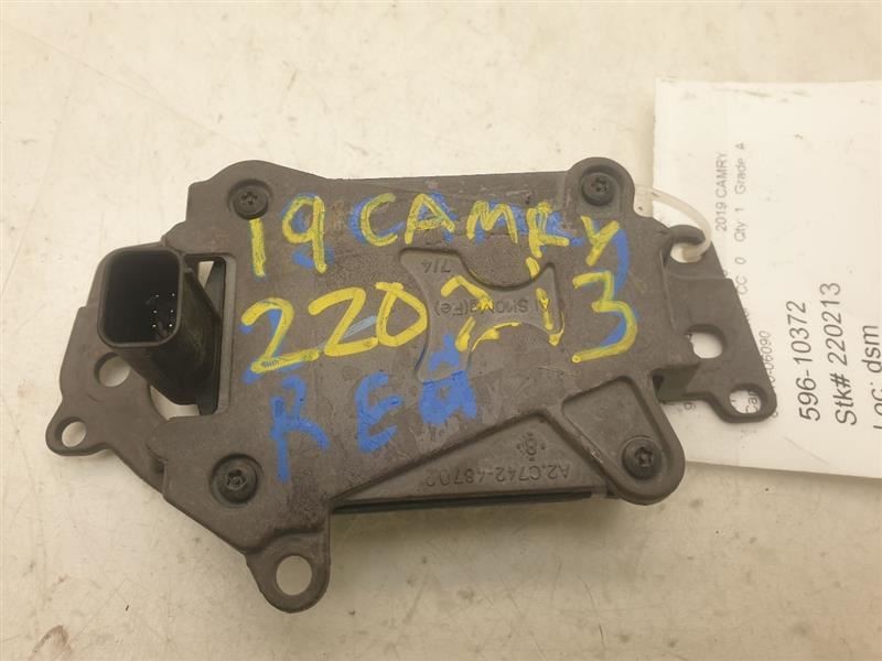 18 19 TOYOTA CAMRY FRONT RADAR ADAPTIVE CRUISE 88210-06090