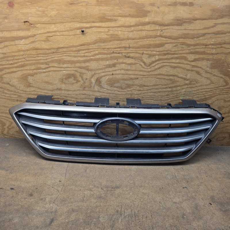 2015 2016 2017 Hyundai Sonata Front Bumper Upper GrilleOEM "DAMAGED"