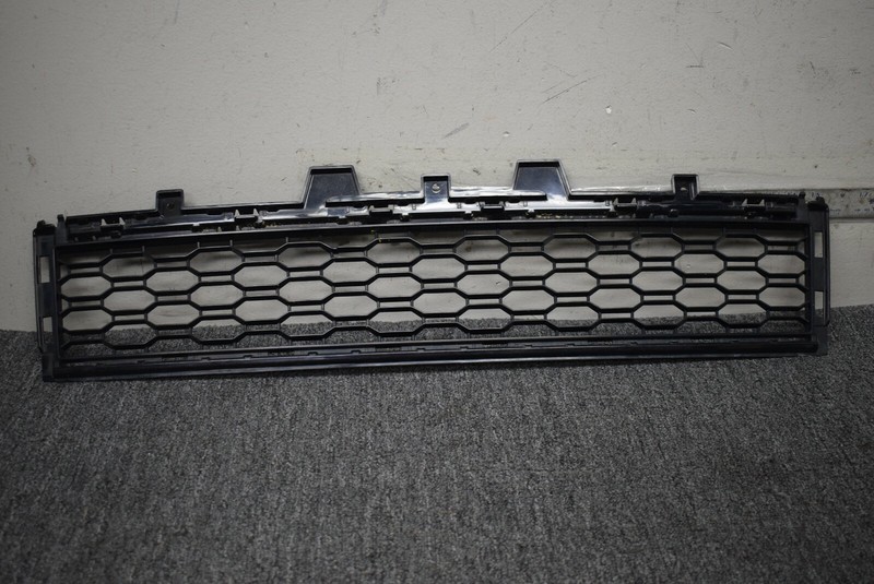 BMW X5 LOWER CENTER AIR INTAKE GRILLE FACTORY OEM