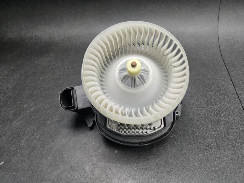 HVAC Blower Motor w/ Resistor 2018 Range Rover Velar LR082160 2019 - 2022