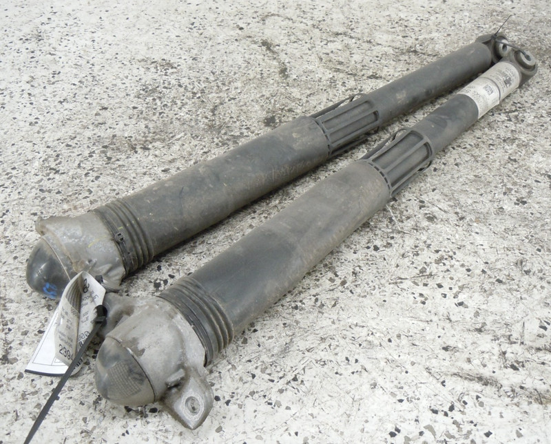 2020 20 Volkswagen Jetta Rear Shock Absorber Pair Left Right LH RH OEM