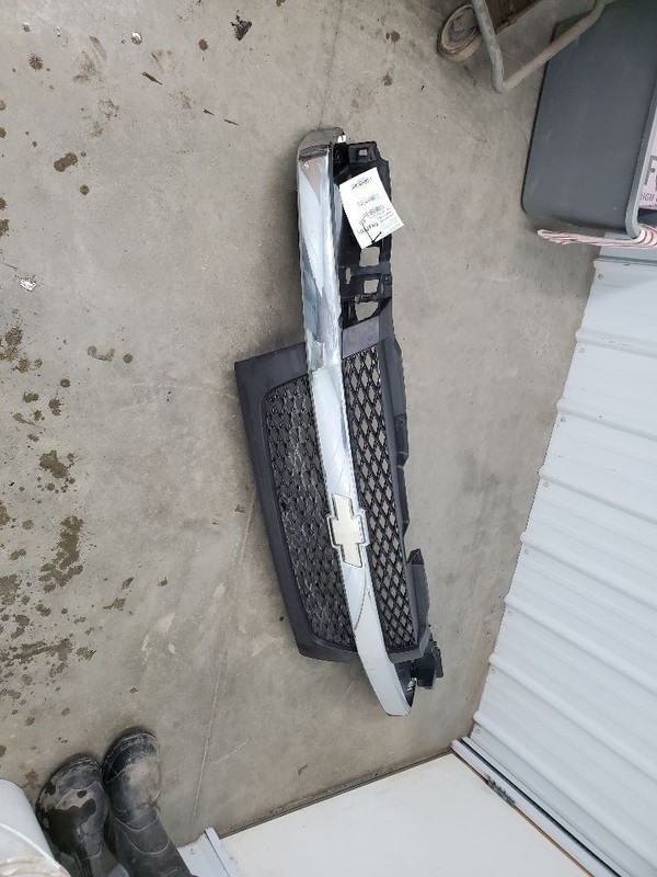 Grille Chrome Charcoal Fits 04-06 COLORADO 304863