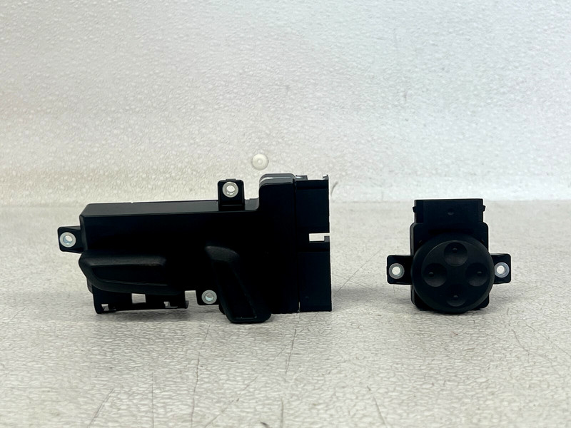 ⭐2015-2018 AUDI Q3 FRONT RIGHT SEAT ADJUSTMENT & LUMBAR SWITCH SET OEM LOT2607