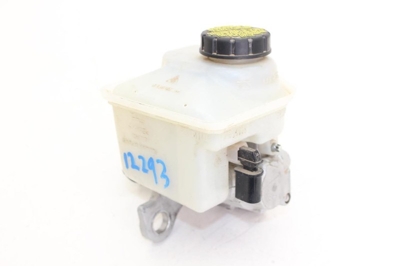 13-19 Porsche Boxster 2.7L Brake Master Cylinder with Reservoir 99135501301