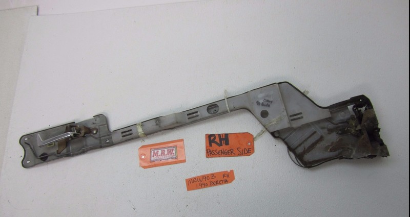 DOOR LATCH LOCK INNER PANEL DOOR HANDLE RIGHT PASSENGER RH R 88 89 90 BERETTA