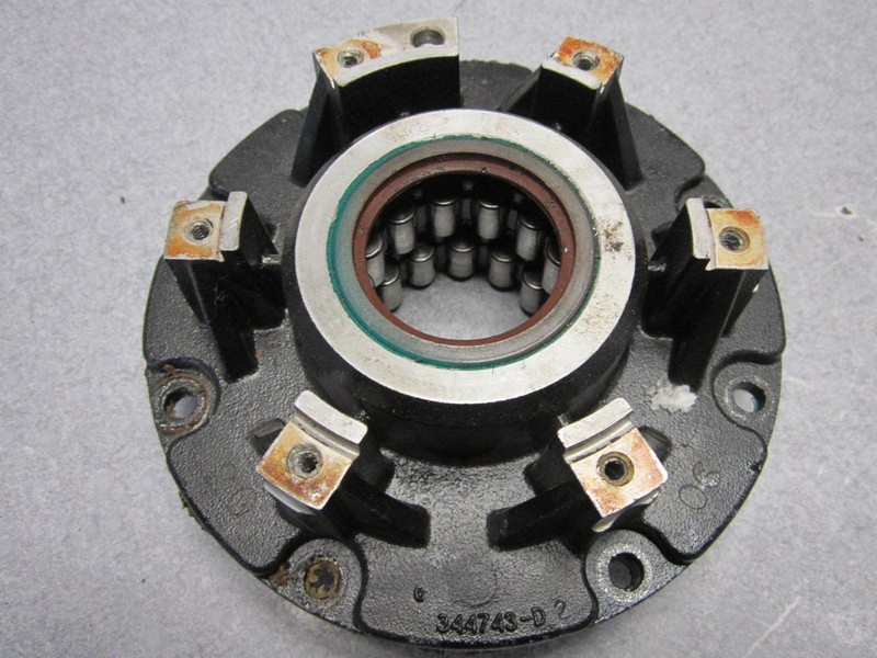 439475 0439475 Upper Crank Shaft Case Head Cover & Bearing Evinrude FICHT 225