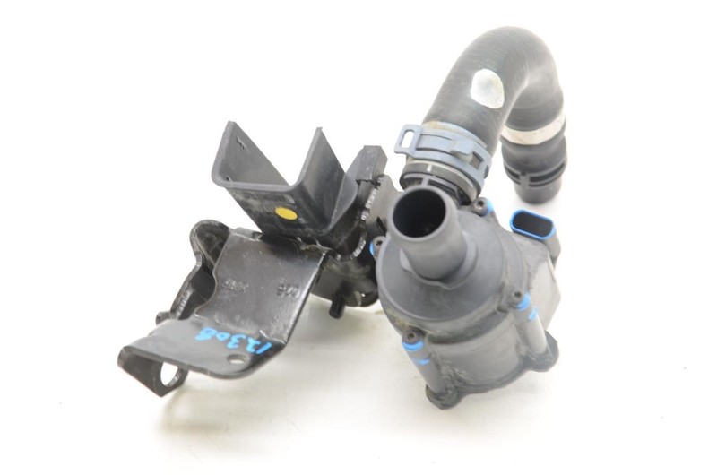 17-18 Audi A6 2.0L Passenger Right Side Auxiliary Water Pump 06H121601N