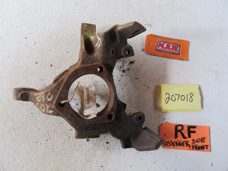 SPINDLE KNUCKLE RH FRONT for 94-99 BONNEVILLE LESABRE PARK AVENUE AVE OLDS 88 98