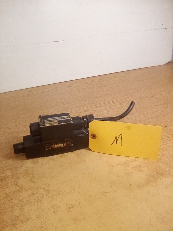 Parker D1RW4CVYF40 Hydraulic Valve 3000PSI