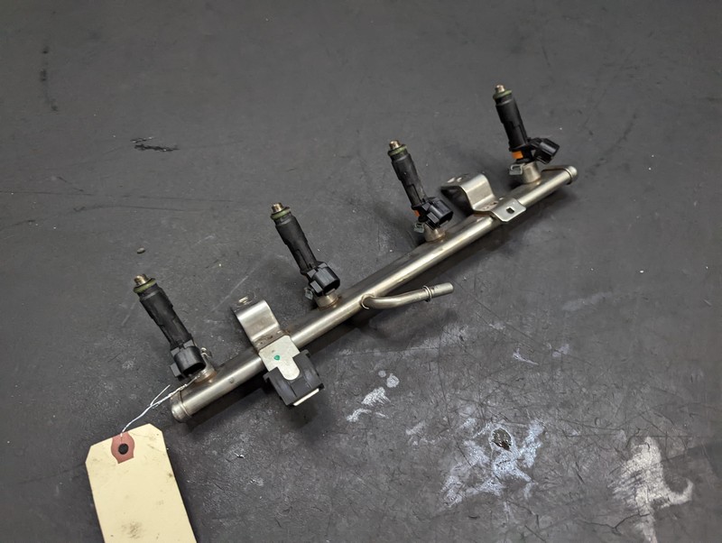 Fuel Injection Rail 2.4L 2015 Jeep Cherokee 04627120AC 4593986AA 2014-2020 2021