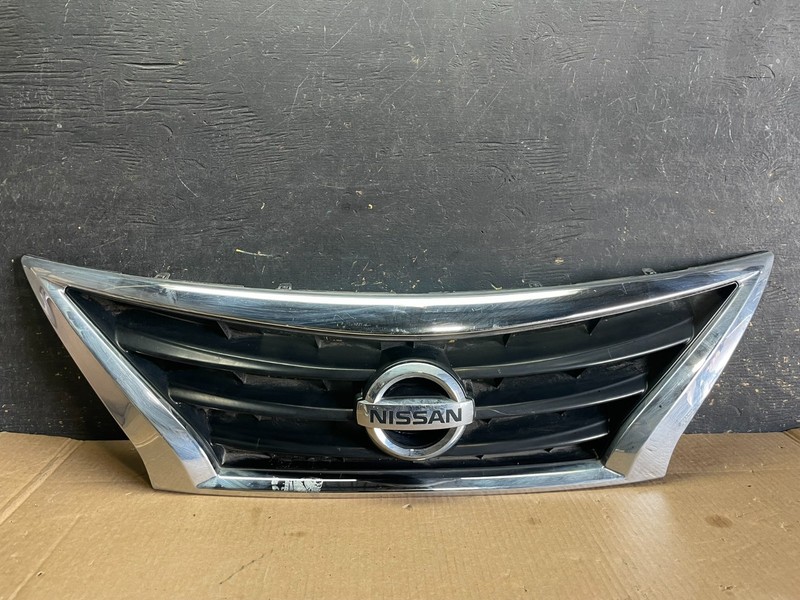 2015 to 2019 Nissan Versa Sedan Front Upper Grill Grille OemAB3029 DG