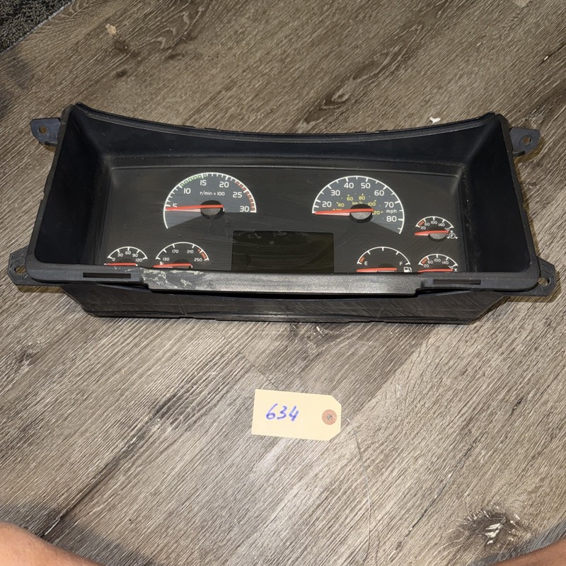 VOLVO VNL USED INSTRUMENT CLUSTER P/N 22261626-P01