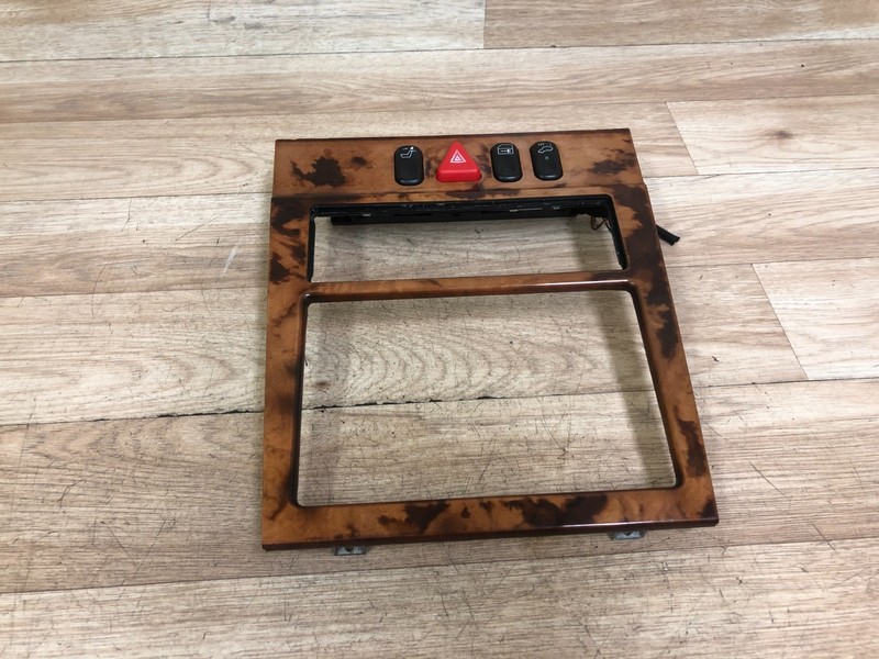 MERCEDES BENZ OEM W210 E320 E430 E55 FRONT NAVIGATION SCREEN WOOD PANEL 98-02 3
