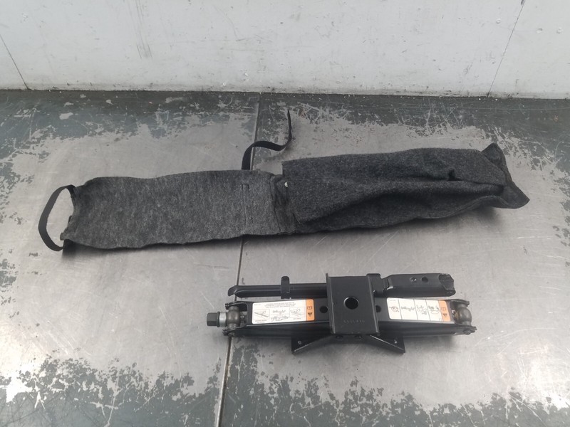 2003 03 04 Mercury Marauder Tire Jack / Pouch #5842 M6
