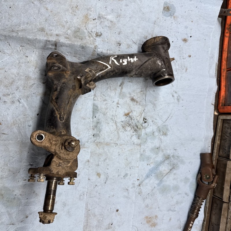 1985 - 1987 HONDA FOURTRAX TRX250 2x4 Utility Atv Right Suspension Arm Spindle