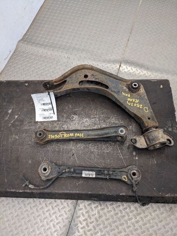 2010-2015 Chevrolet Camaro SS Rear Right Control Arm Set OEM 1174397 1183049