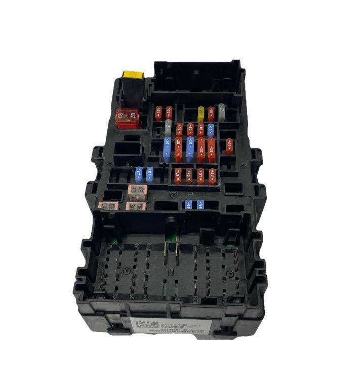 GMC Yukon junction box 2020 cabin fuse relay block box assembly OEM 84114432