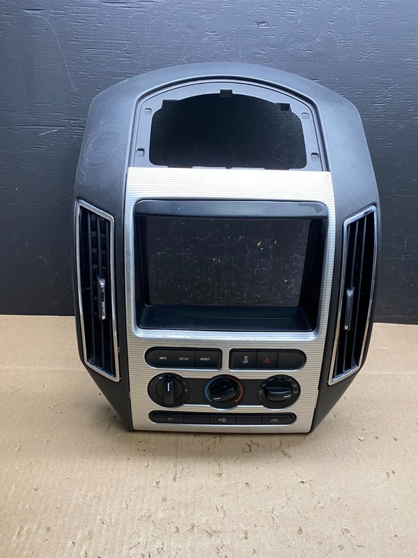 2007 - 2010 Ford Edge Heater Climate Control Radio Control Dash Bezel AC6541 DG