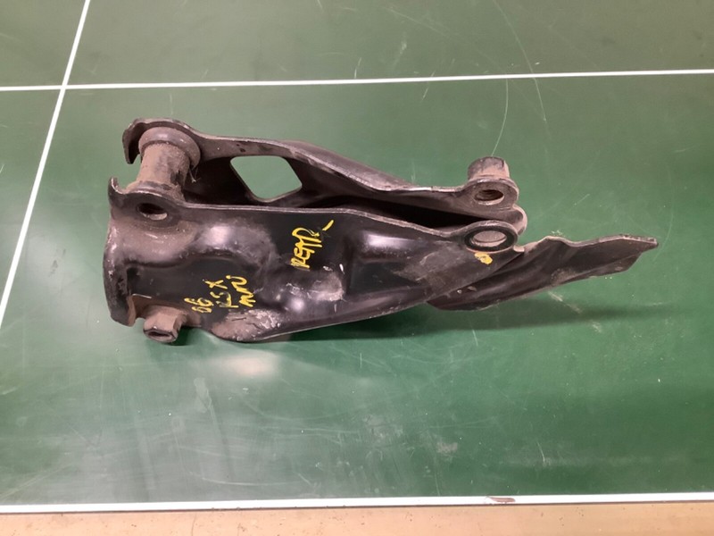 02-06 Acura RSX AT Rear Engine Motor Transmission Mounting T Bracket Stay OEM