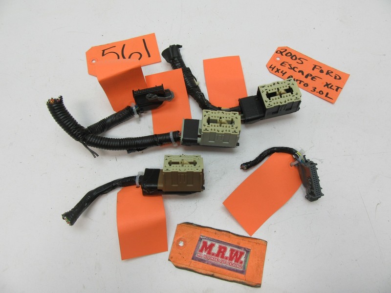 WIRE PLUG CONNECTOR END ESCAPE FUSE BOX RELAY WIRE PANEL MULTIFUNCTION COMPUTER