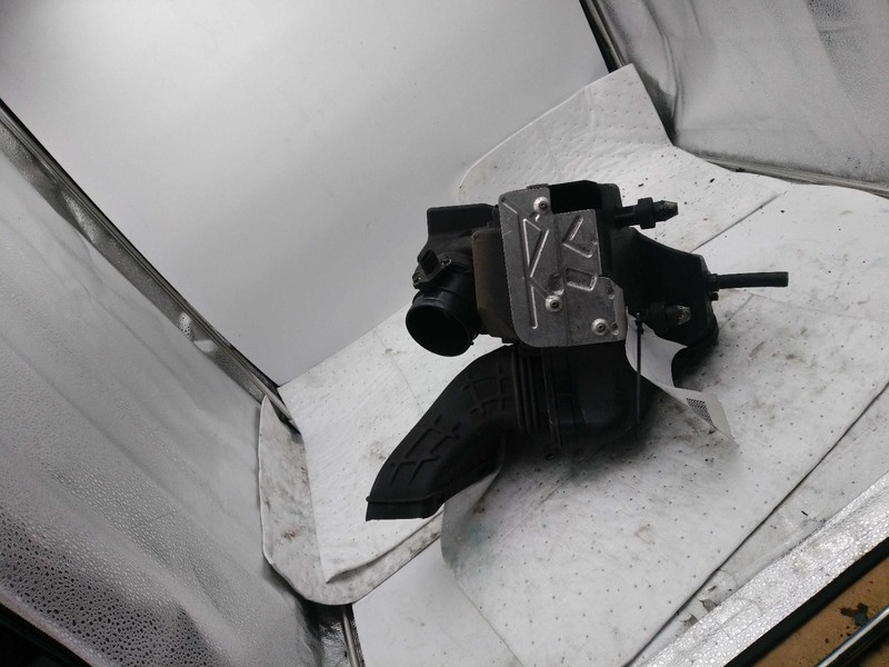 2010 Audi A4 Air Cleaner Assembly OEM 8R0133837S Used 124K Miles Black