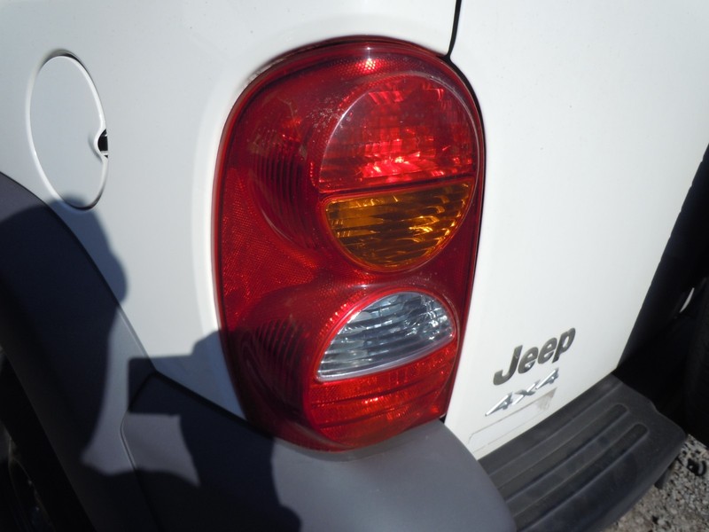 2002-2004 Jeep Liberty Tail Light Lamp Driver Left OEM