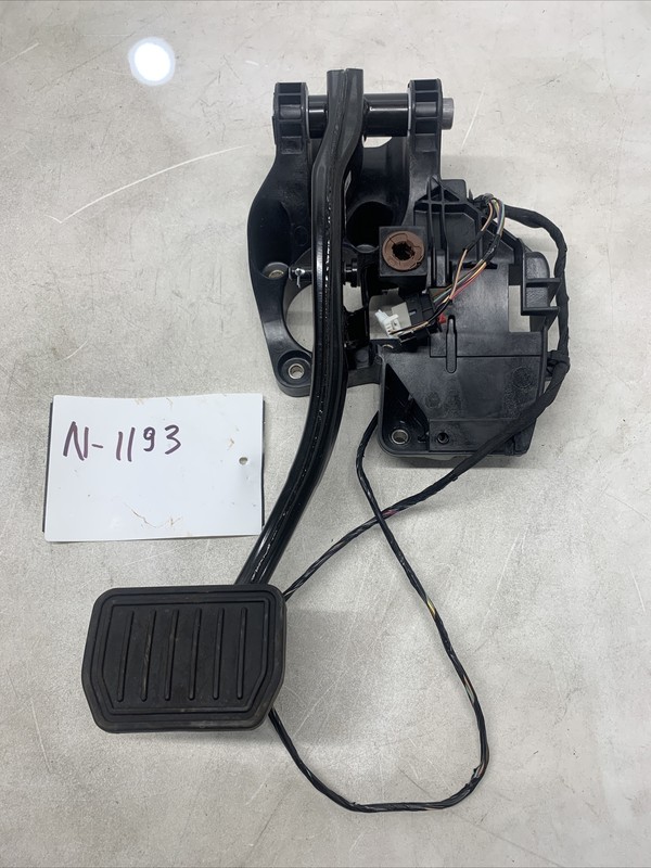 17-19 TESLA MODEL 3 BRAKE PEDAL ASSEMBLY 1044691-00-D 1193 M9