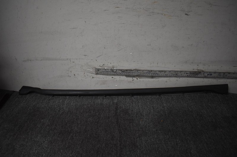 2020 PORSCHE TAYCAN 4S LOWER WEATHER STRIP LEFT SIDE FACTORY OEM