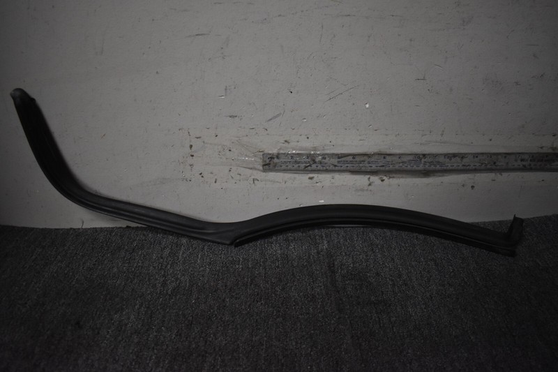 2015-2020 PORSCHE MACAN S REAR WEATHER STRIP FACTORY OEM
