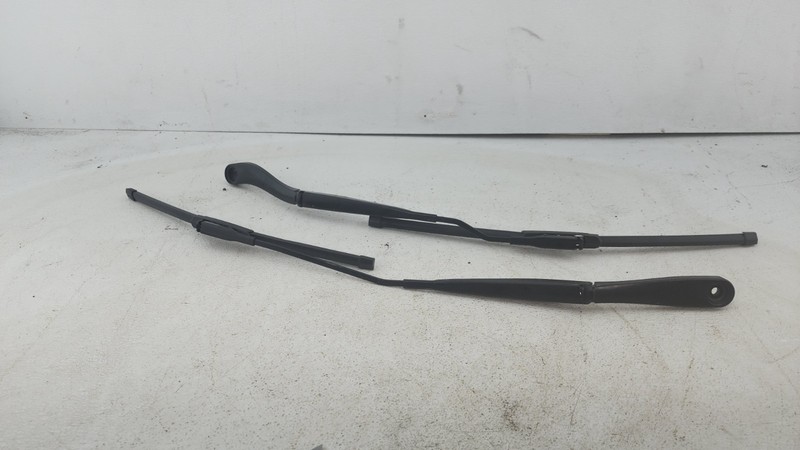 2020-2025 FORD ESCAPE LEFT & RIGHT WIPER ARMS SET (2) OEM 17527AA