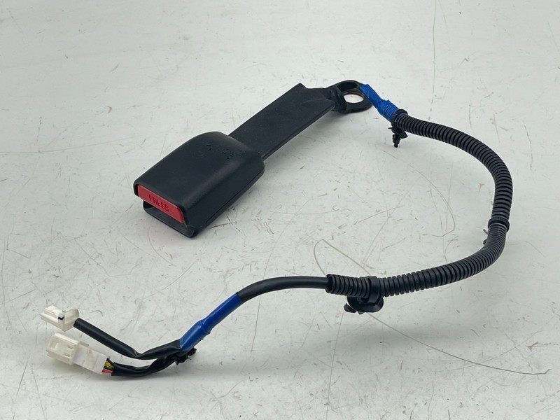 18–20 INFINITI Q50 L Front Seat Belt Buckle RH Passenger Side Black OEM