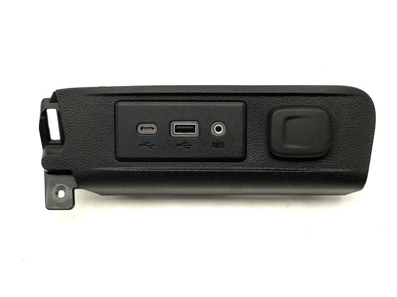 USB Auxiliary Port Media Hub W/ Trim Bezel Fits 2020-2023 Buick Encore GX 86566