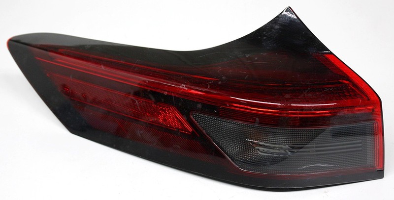 OEM Left Driver Side LED Tail Lamp For Nissan Rogue 26555-6RR0B Lens Crack