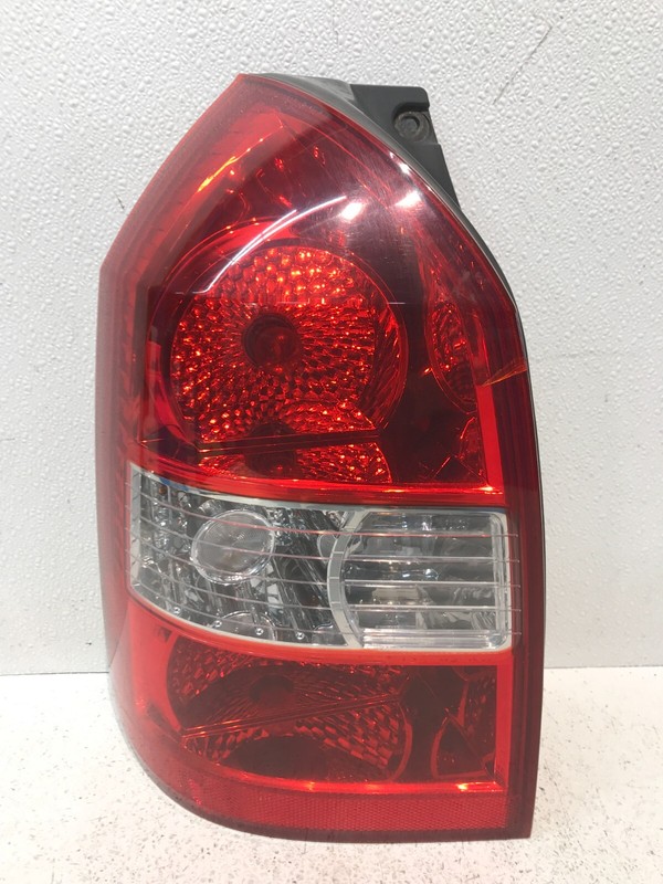 05-09 Hyundai TUCSON Driver Left Tail Light Quarter Mounted OEM