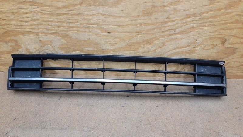 2016 2017 2018 Volkswagen Passat Front Lower Grille 561-853-671-H OEM "DAMAGED"
