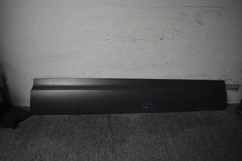 2017 LAND ROVER DISCOVERY FRONT RIGHT SIDE DOOR TRIM MOLDING FACTORY OEM