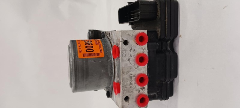 19-'20 HYUNDAI SANTA FE ABS pump module FWD w/blind spot 69k miles OEM