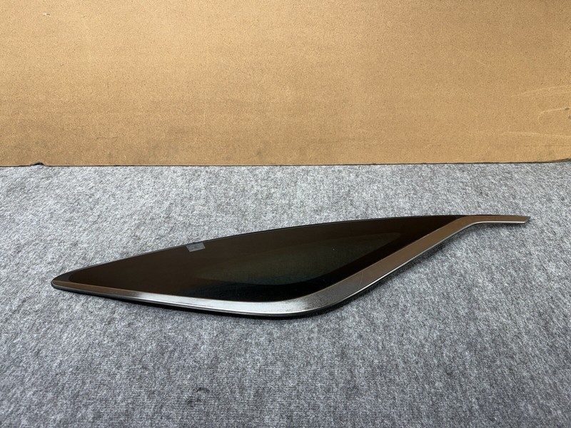 GENESIS GV70 2022-2025 OEM REAR RIGHT PASSENGER QUARTER WINDOW GLASS ASSY TINTED
