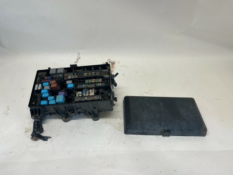2011 TOYOTA SEQUOIA ENGINE BAY FUSE BOX MODULE POWER SUPPLY OEM