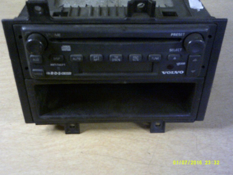 Volvo 20561221 Radio with Bezel *FREE SHIPPING*