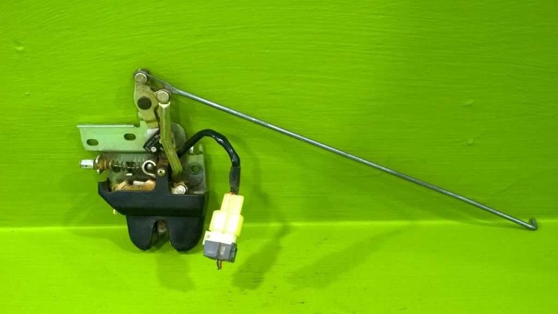 95 96 AVENGER TRUNK LOCK LATCH OEM 748-10