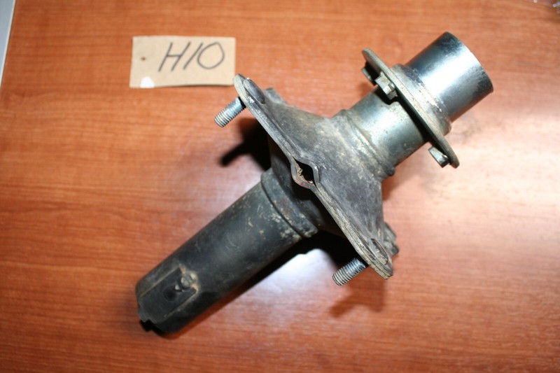 1984 Honda ATC 200ES Front Wheel Bearing Hub Carrier OEM 84 G