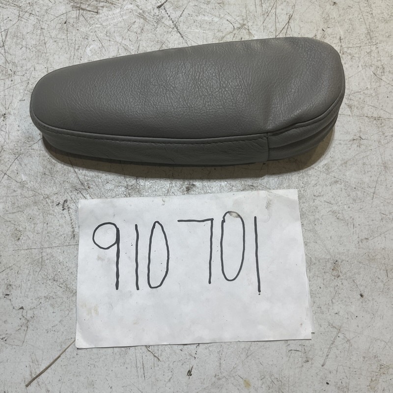 2004 05 06 2007 Toyota Highlander Front Right Passenger Side Seat Armrest OEM