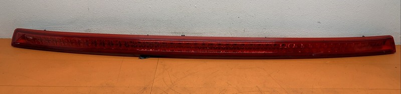 25779085 | 07 - 14 CADILLAC ESCALADE HIGH MOUNTED THIRD BRAKE LED LIGHT Tested