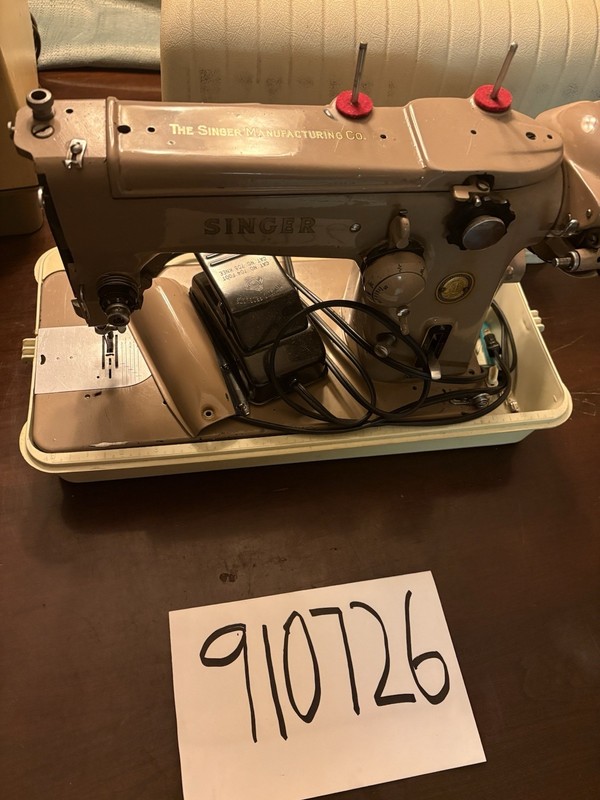 SINGERElectric Sewing Machine Cat BA 3-8 SSAU 52-33-1 Vintage Works