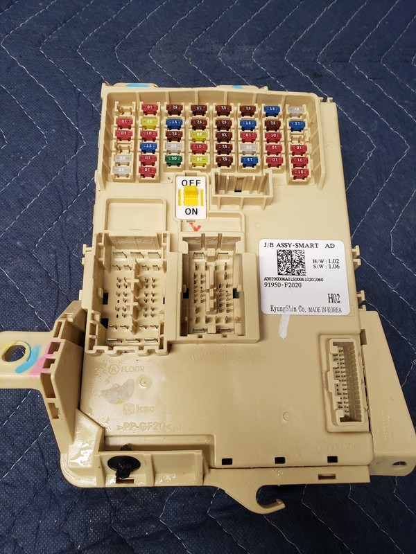 2016-2018 HYUNDAI ELANTRA INTERIOR CABIN FUSE RELAY BOX 91950-F2020 OEM