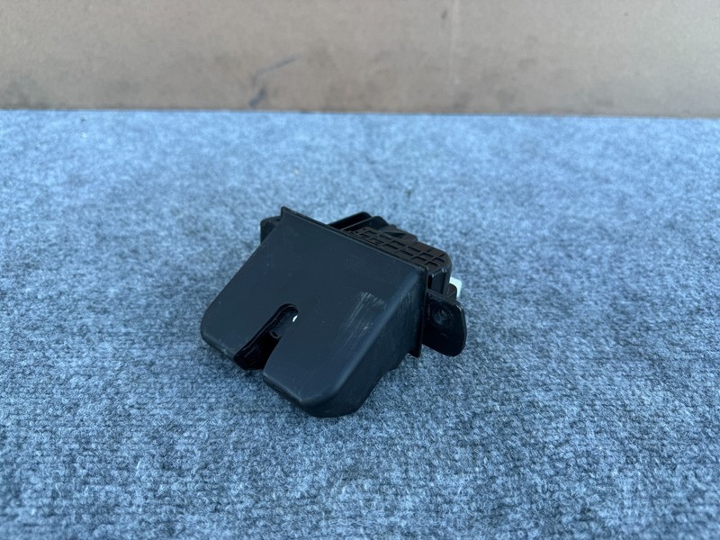 KIA STINGER 2018-2023 OEM TRUNK LATCH LOCK ACTUATOR ASSEMBLY