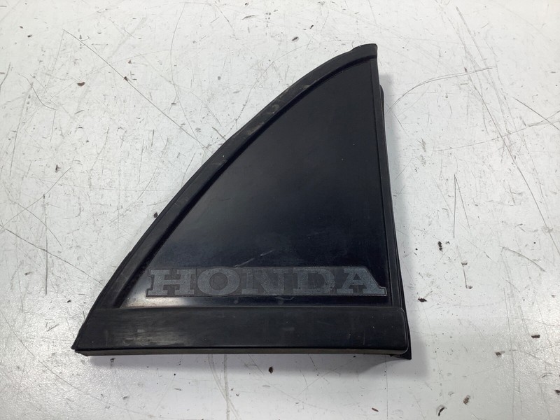 88-91 Honda CRX Left Rear Tailgate Triangle Side Garnish 75555-SH2-004 OEM