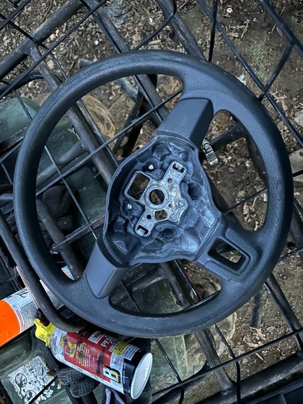 12-15 Volkswagen Tiguan & 10-14 GOLF OEM STEERING WHEEL