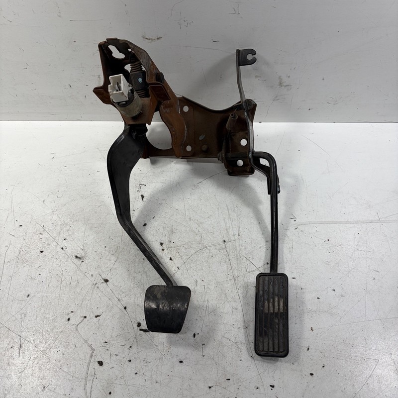 94-97 Honda Accord MT Accelerator & Brake Pedal Assembly 17800-SV4-000 OEM